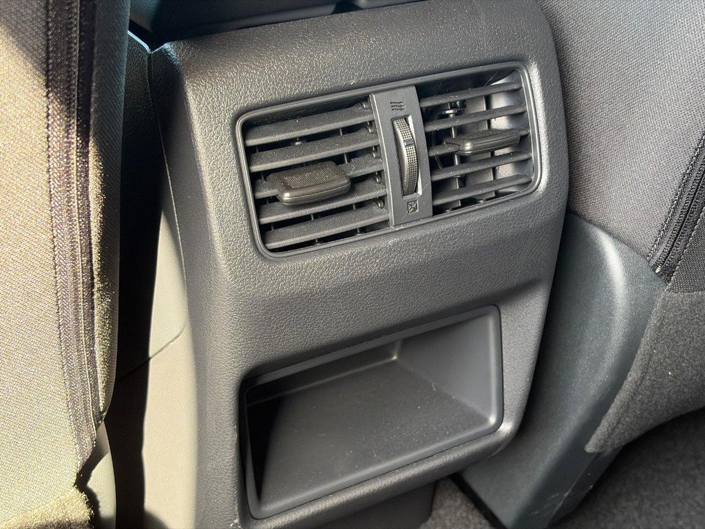 Used 2025 Nissan Rogue S FWD image 11