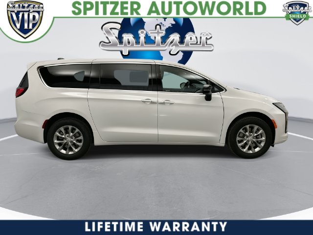 New 2027 Chrysler Pacifica Select AWD/4WD image 11