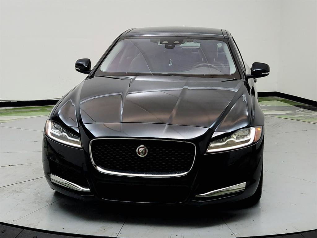 Used 2016 Jaguar XF Prestige RWD image 2