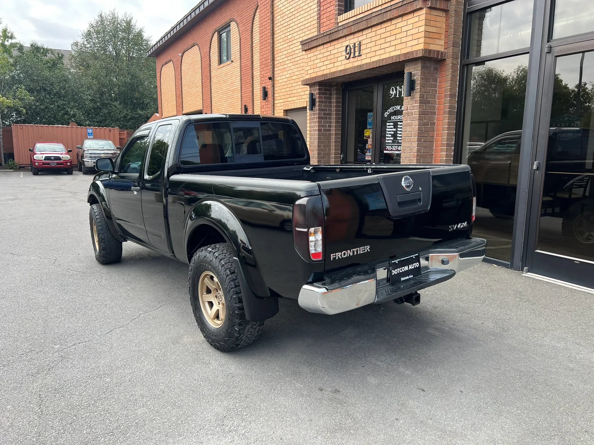 Used 2011 Nissan Frontier SV AWD/4WD image 5