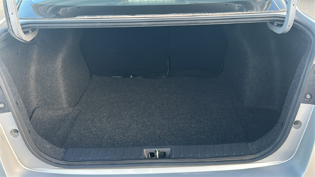 Used 2025 Nissan Versa SV FWD image 33
