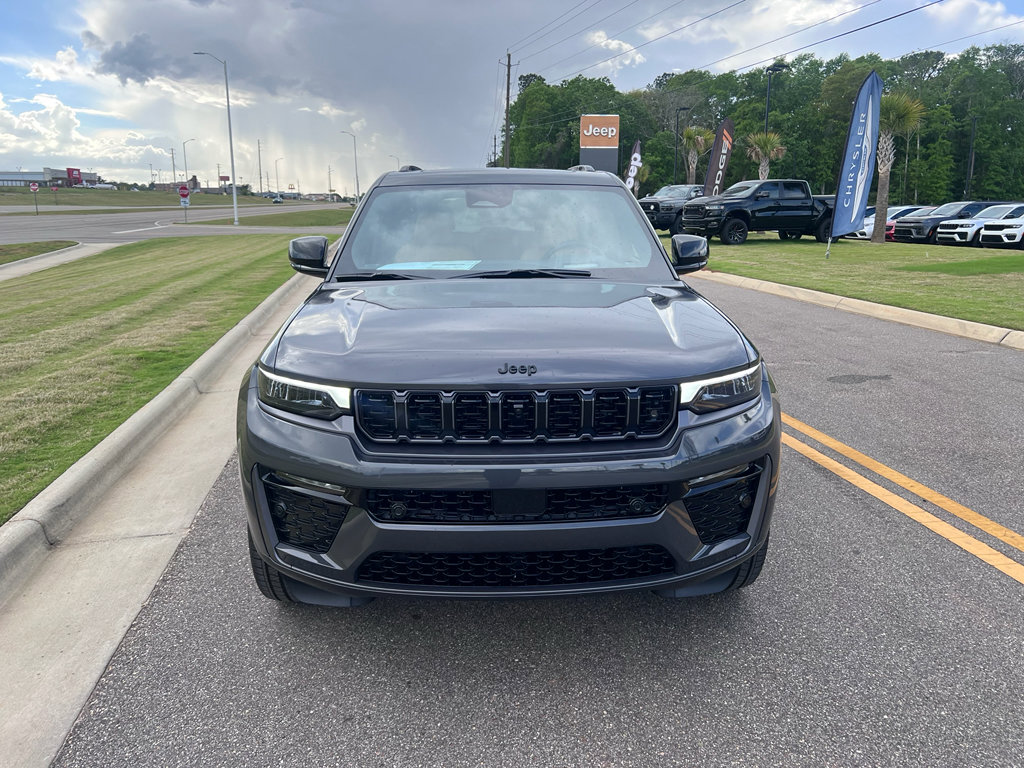 New 2026 Jeep Grand Cherokee Summit w/ Obsidian Package AWD/4WD image 2