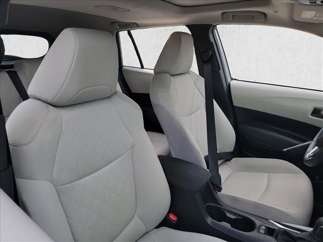 Used 2022 Toyota Corolla Cross LE w/ Moonroof Package image 15