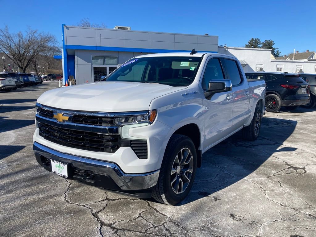 Used 2024 Chevrolet Silverado 1500 LT image 3