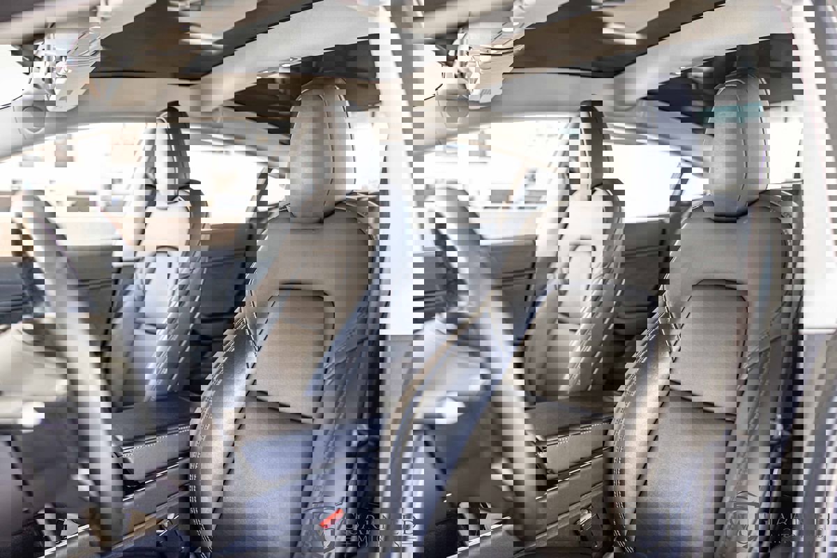 Used 2018 Tesla Model 3 Long Range image 16