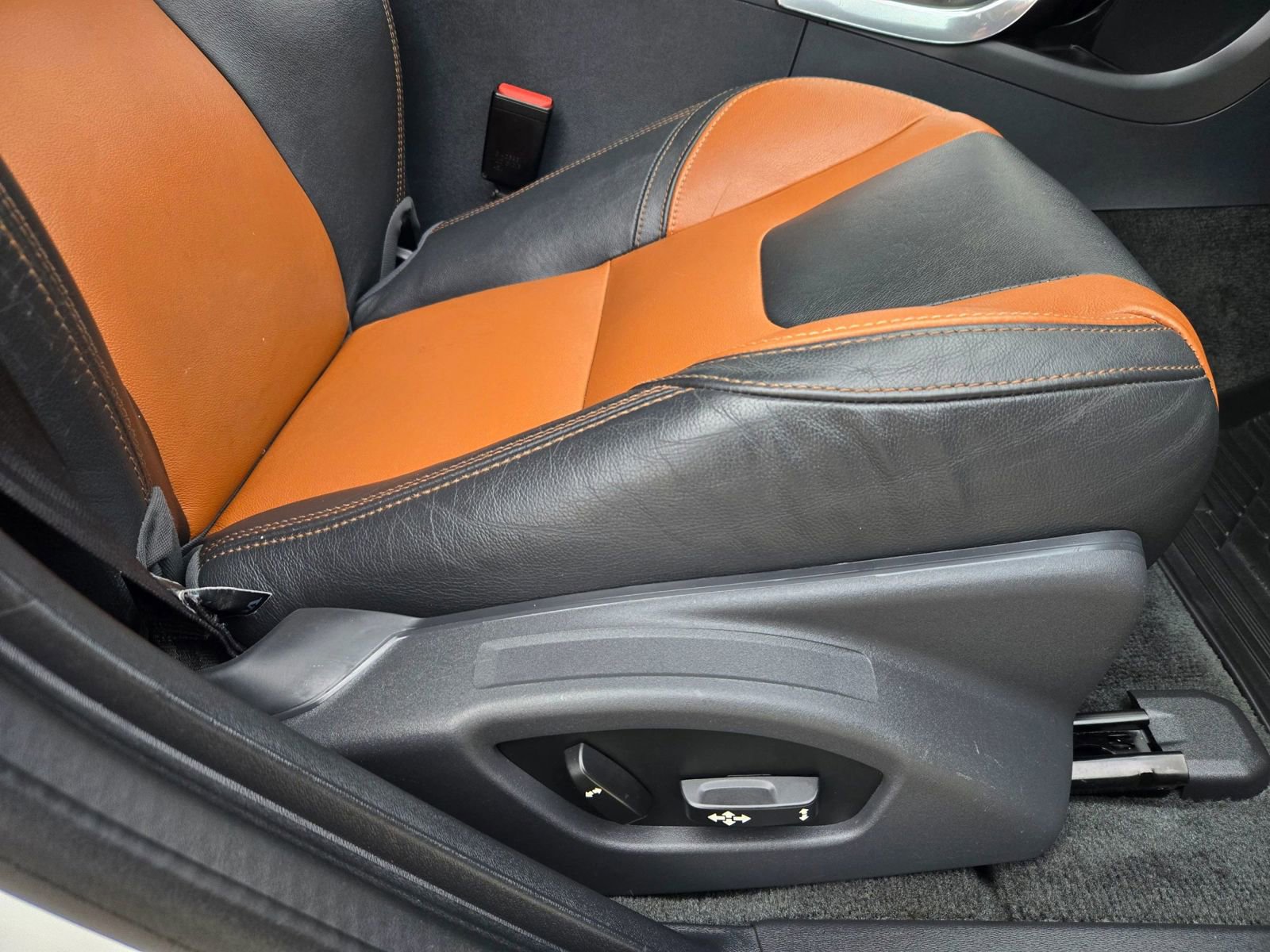 Used 2016 Volvo V60 T5 Cross Country w/ Convenience Package image 22