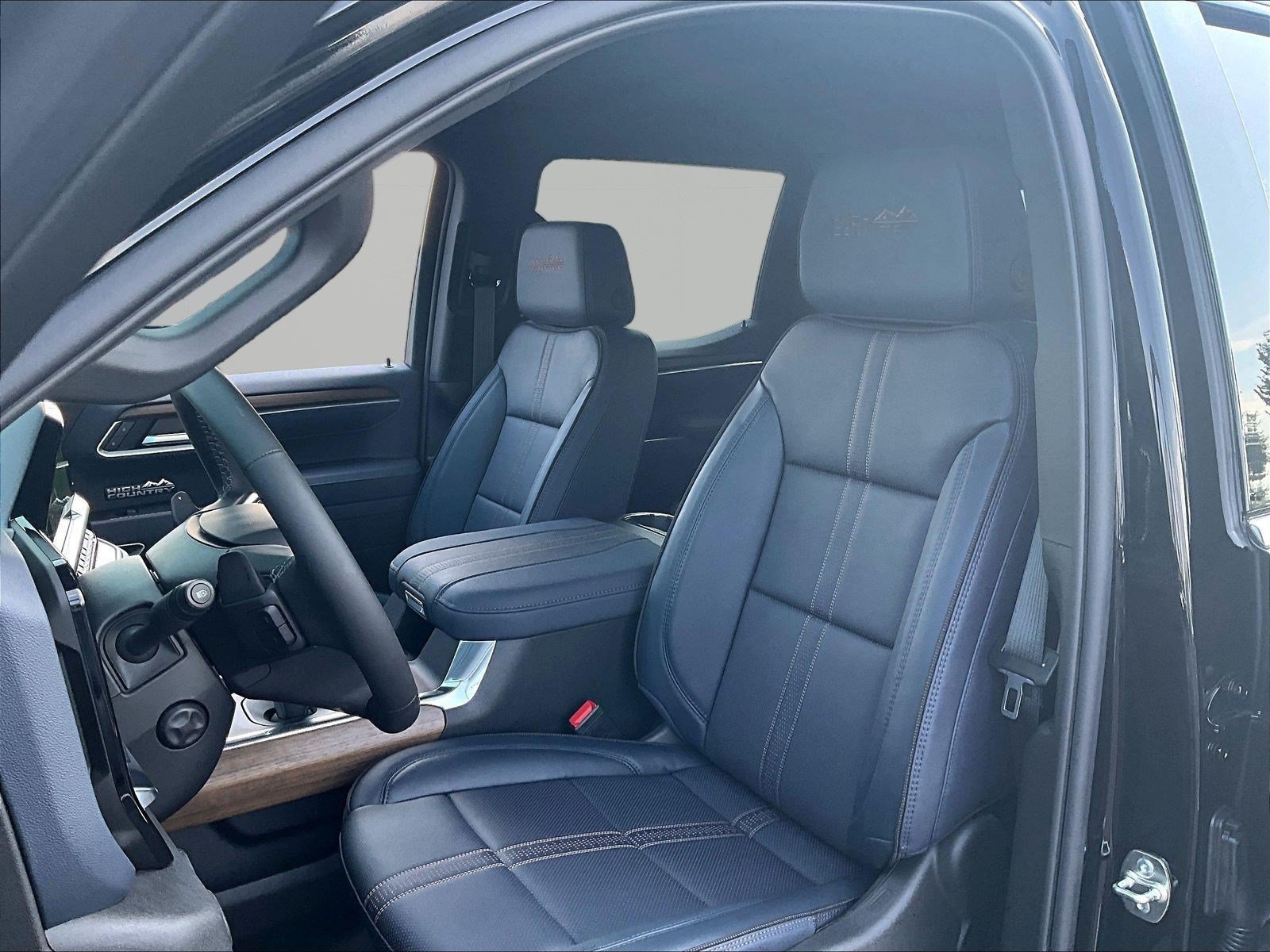 New 2026 Chevrolet Silverado 1500 High Country w/ High Country Premium Package AWD/4WD image 17