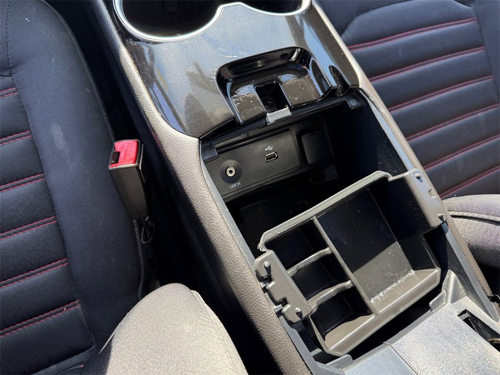 Used 2015 Ford Fusion SE w/ Equipment Group 201A image 29