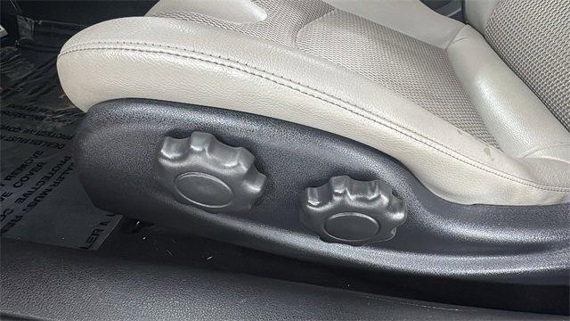 Used 2017 Nissan 370Z Touring image 11