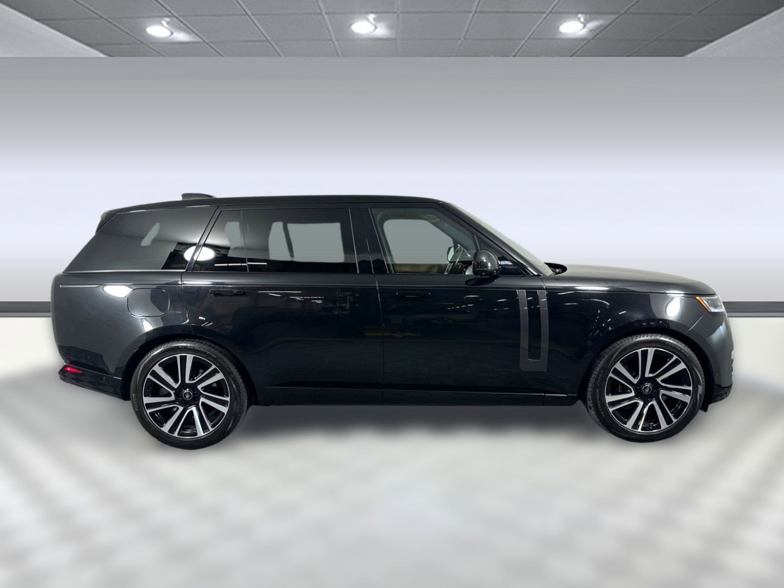 Used 2023 Land Rover Range Rover Long Wheelbase SE image 7