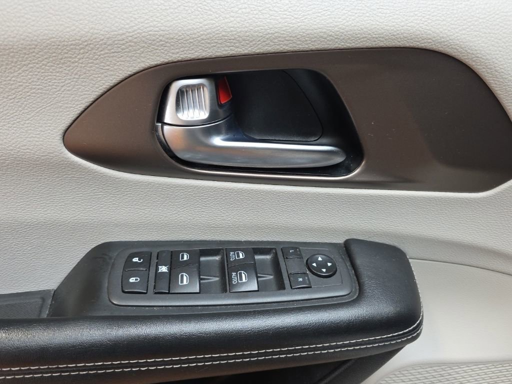 Used 2021 Chrysler Voyager Lxi FWD image 23