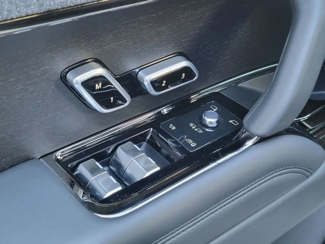Used 2025 Land Rover Range Rover Sport image 27