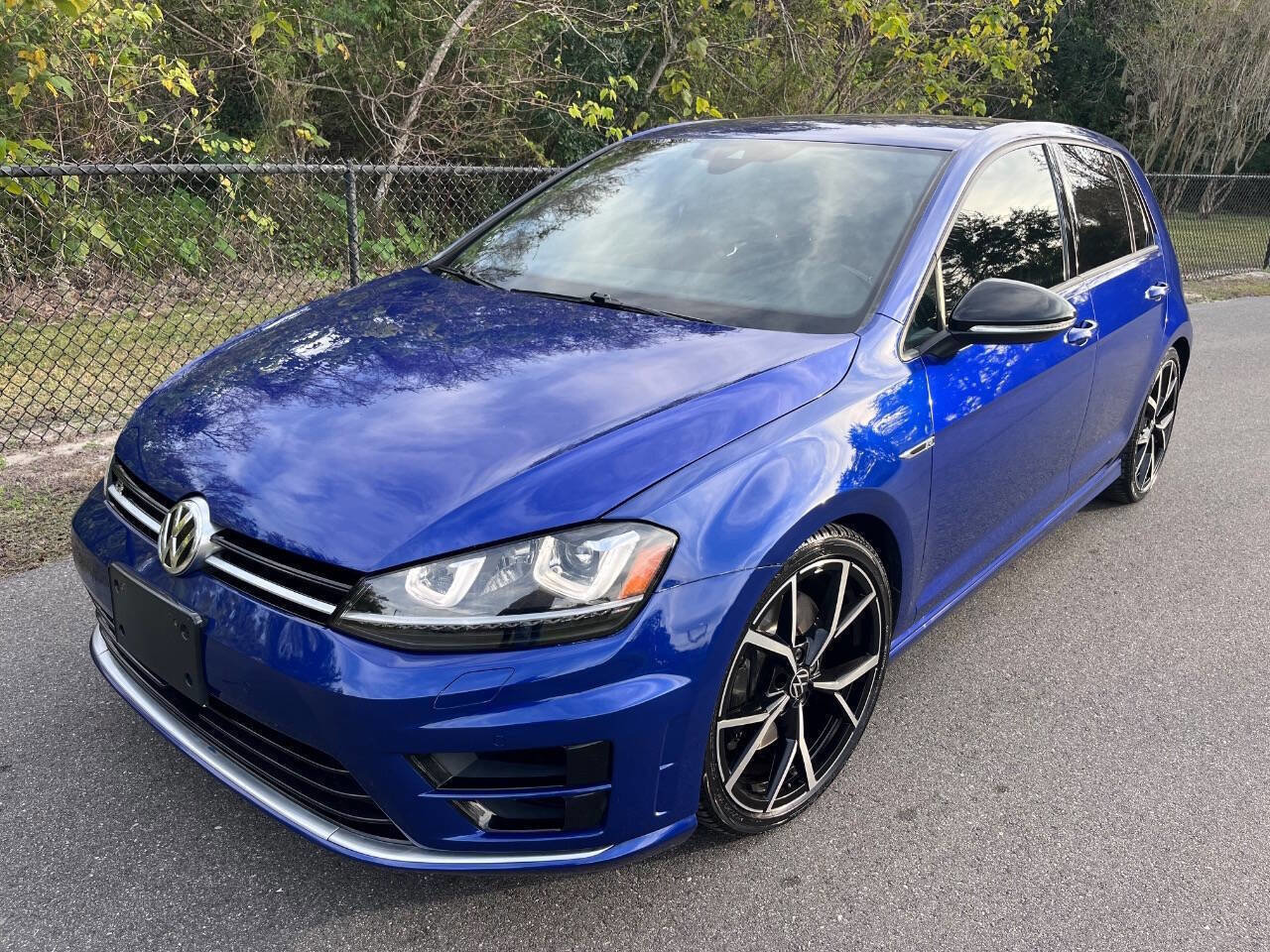Used 2017 Volkswagen Golf R 4-Door image 2