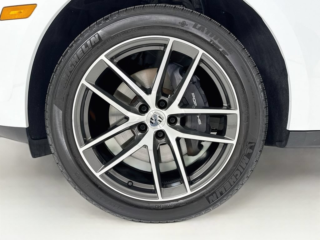 Certified 2025 Porsche Macan AWD/4WD image 33