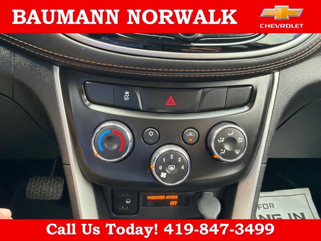 Used 2022 Chevrolet Trax LT w/ LT Convenience Package FWD image 30