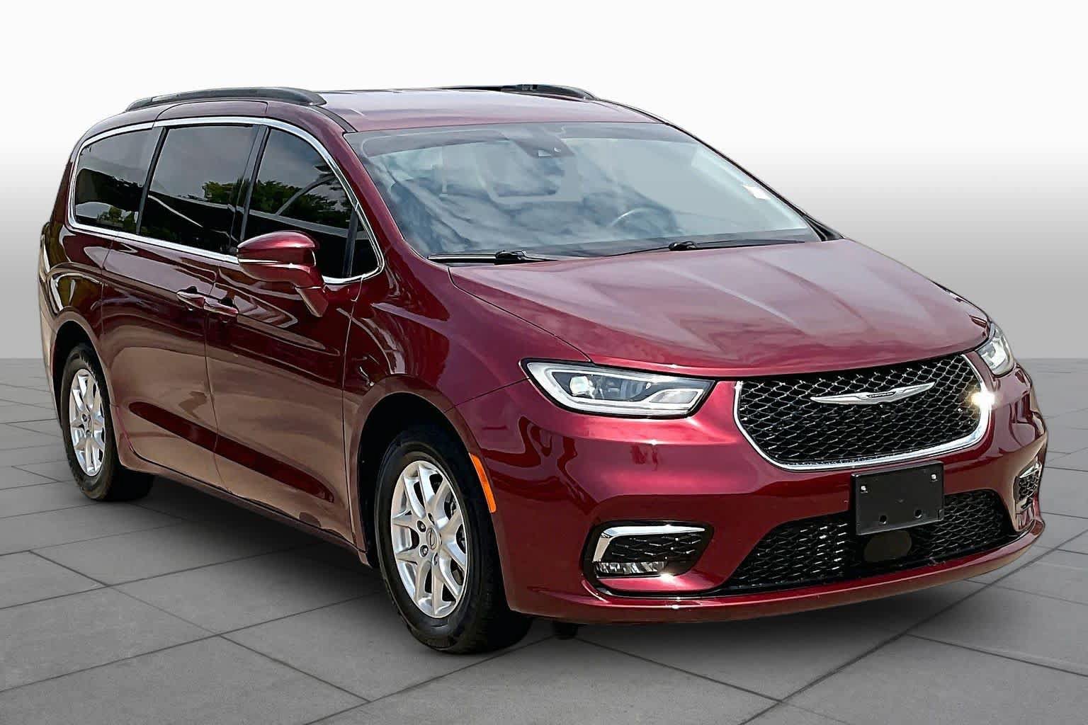 Used 2022 Chrysler Pacifica Touring-L FWD image 3