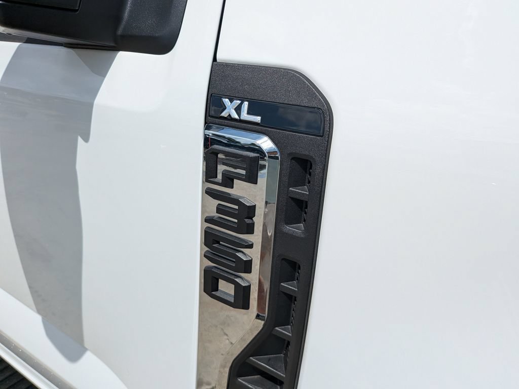 Used 2025 Ford F350 XL w/ XL Chrome Package RWD image 11