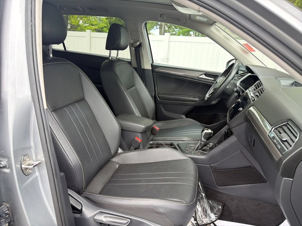 Used 2023 Volkswagen Tiguan SE w/ Panoramic Sunroof Package FWD image 51