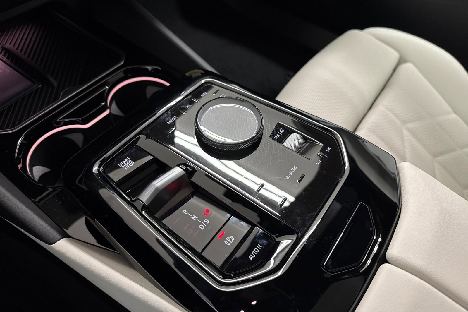 Used 2026 BMW 530i w/ Premium Package RWD image 18