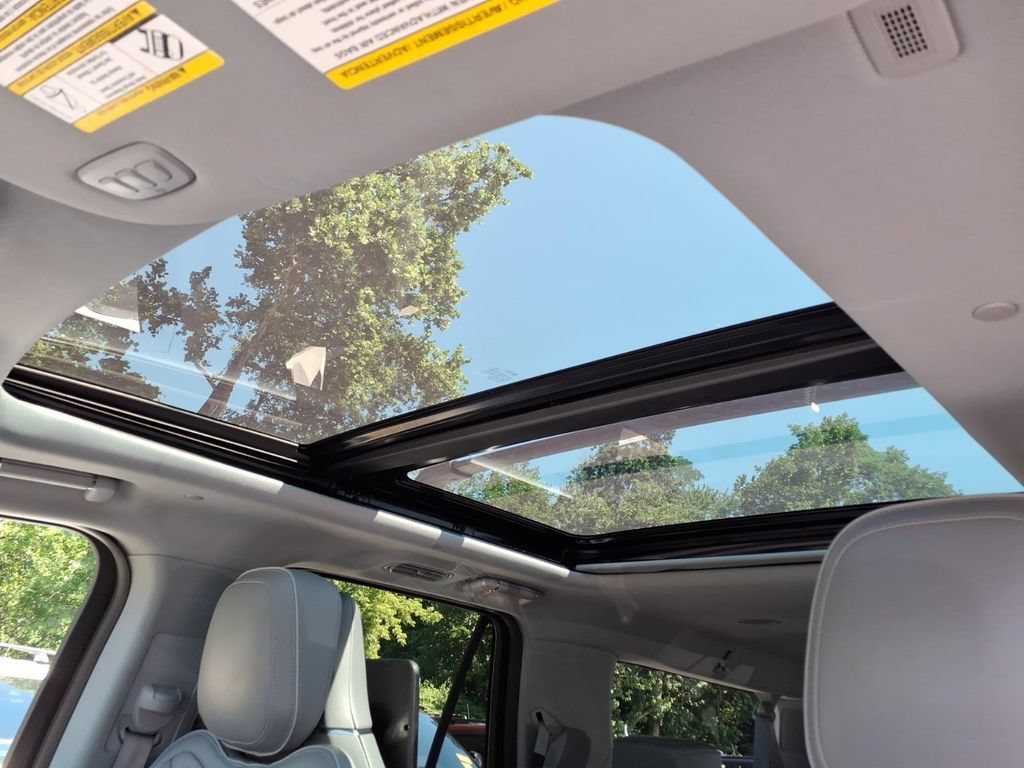 Used 2019 Lincoln Navigator L Reserve w/ Cargo Package AWD/4WD image 16