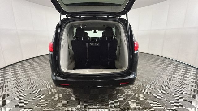 Used 2021 Chrysler Voyager Lxi FWD image 26