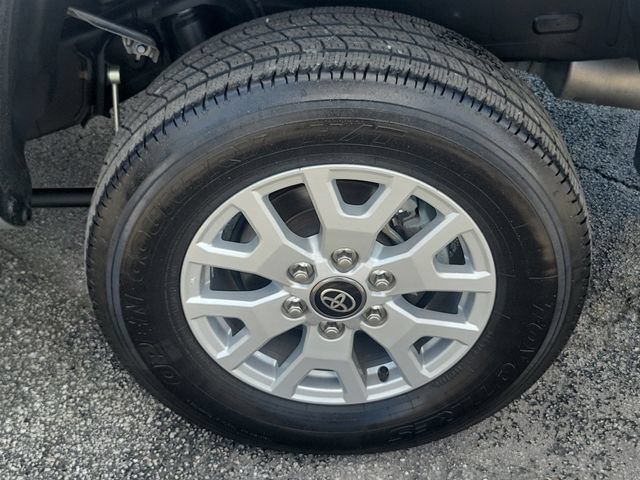 Used 2024 Toyota Tacoma SR5 AWD/4WD image 8