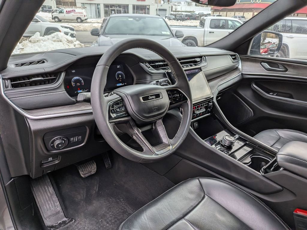 Used 2023 Jeep Grand Cherokee Overland image 14