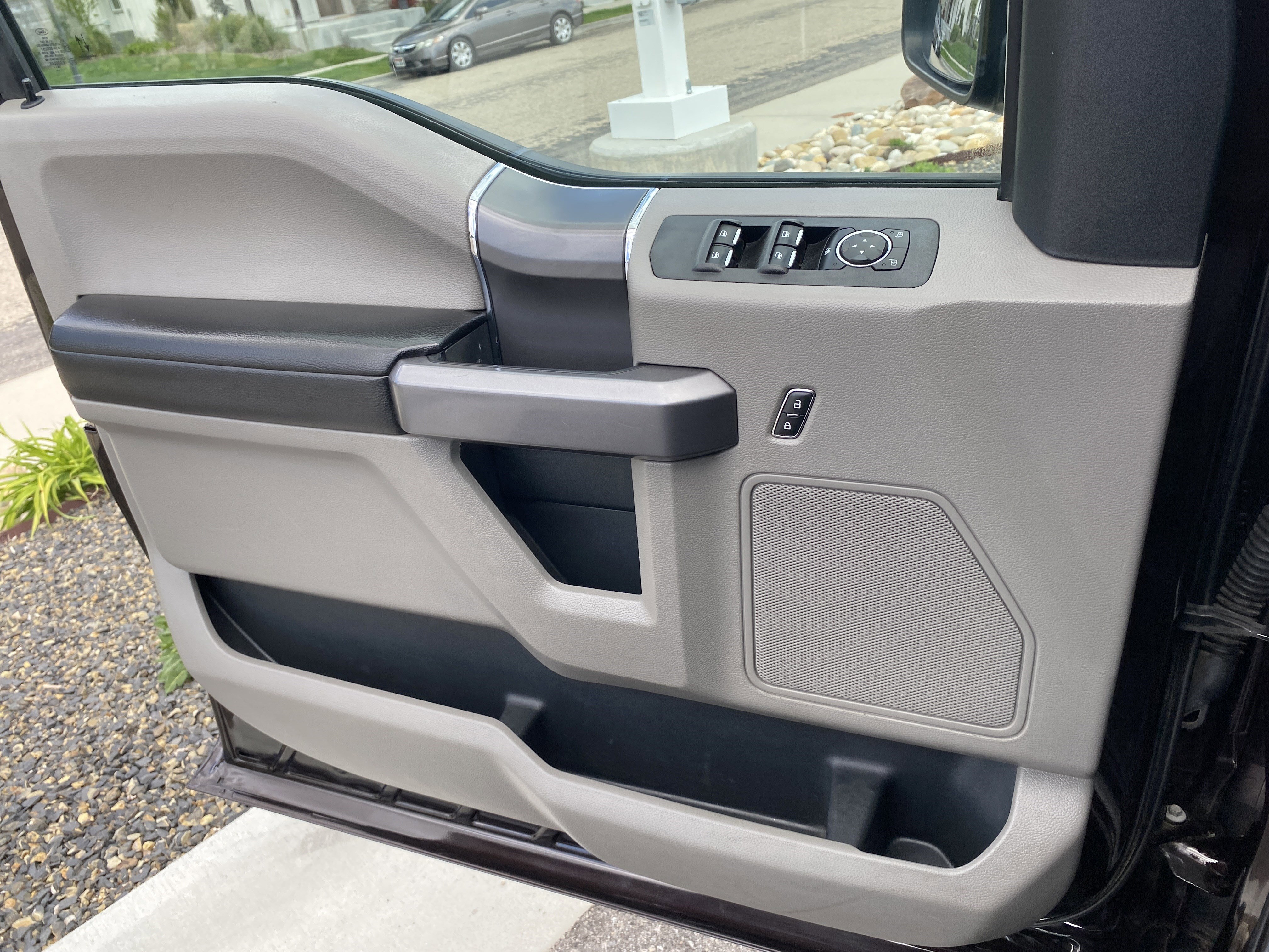 Used 2020 Ford F150 XLT w/ Equipment Group 302A Luxury AWD/4WD image 17