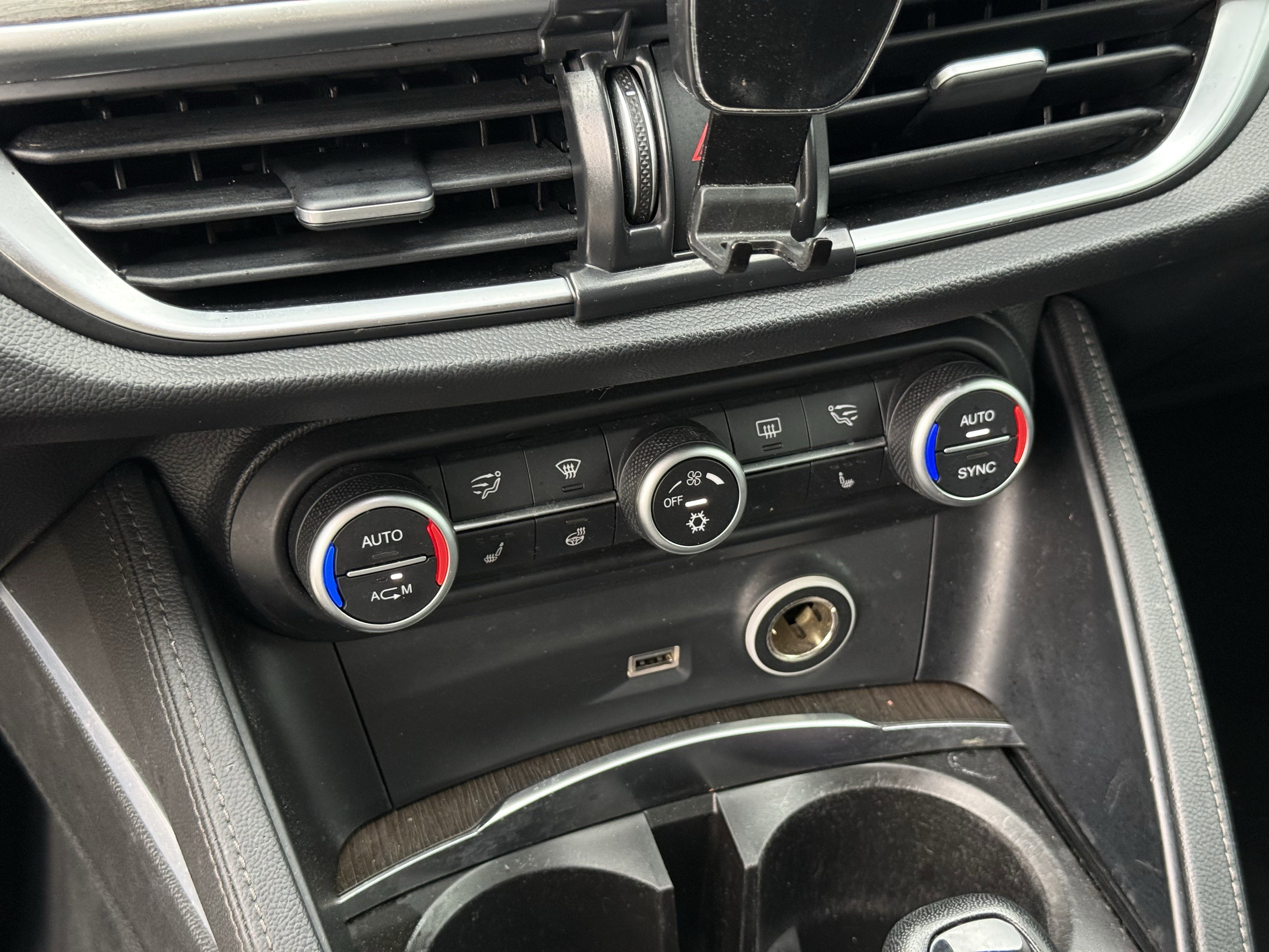 Used 2018 Alfa Romeo Stelvio Ti AWD/4WD image 22