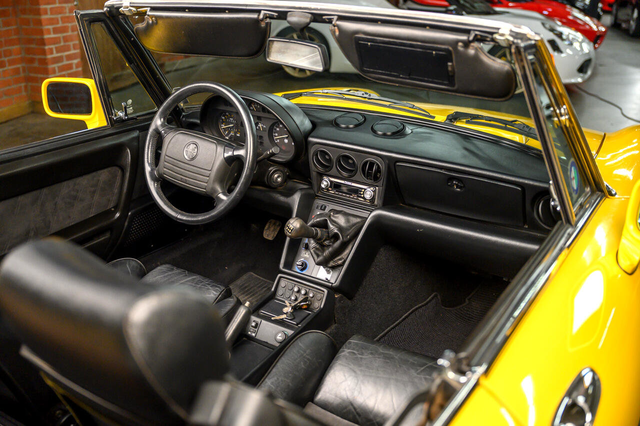 Used 1992 Alfa Romeo Spider Veloce image 21