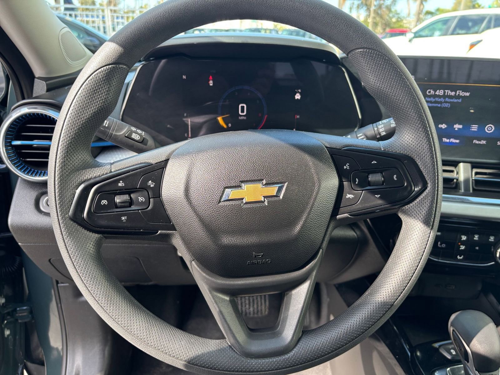 Used 2025 Chevrolet Trax LT FWD image 27