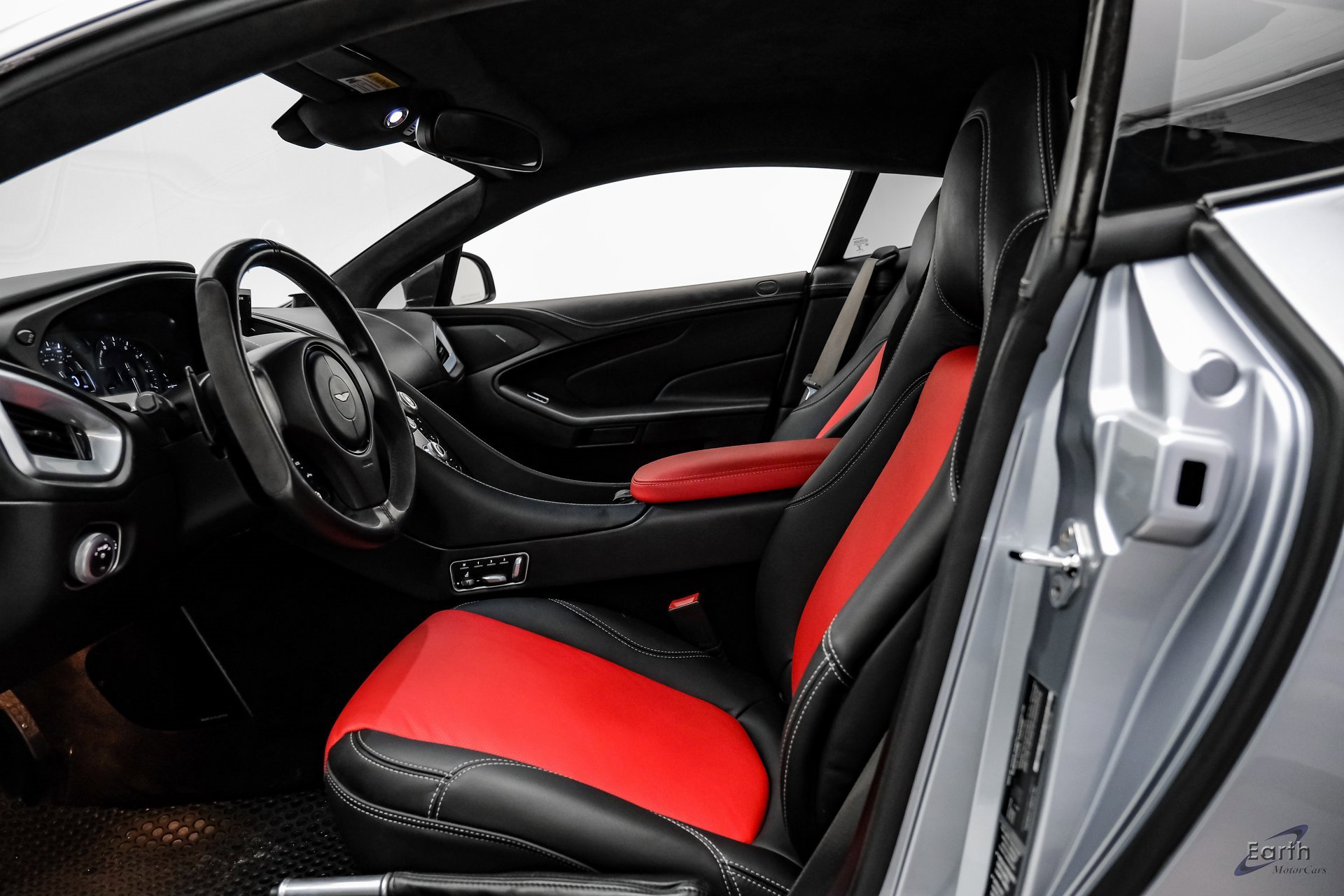 Used 2014 Aston Martin Vanquish Coupe image 30