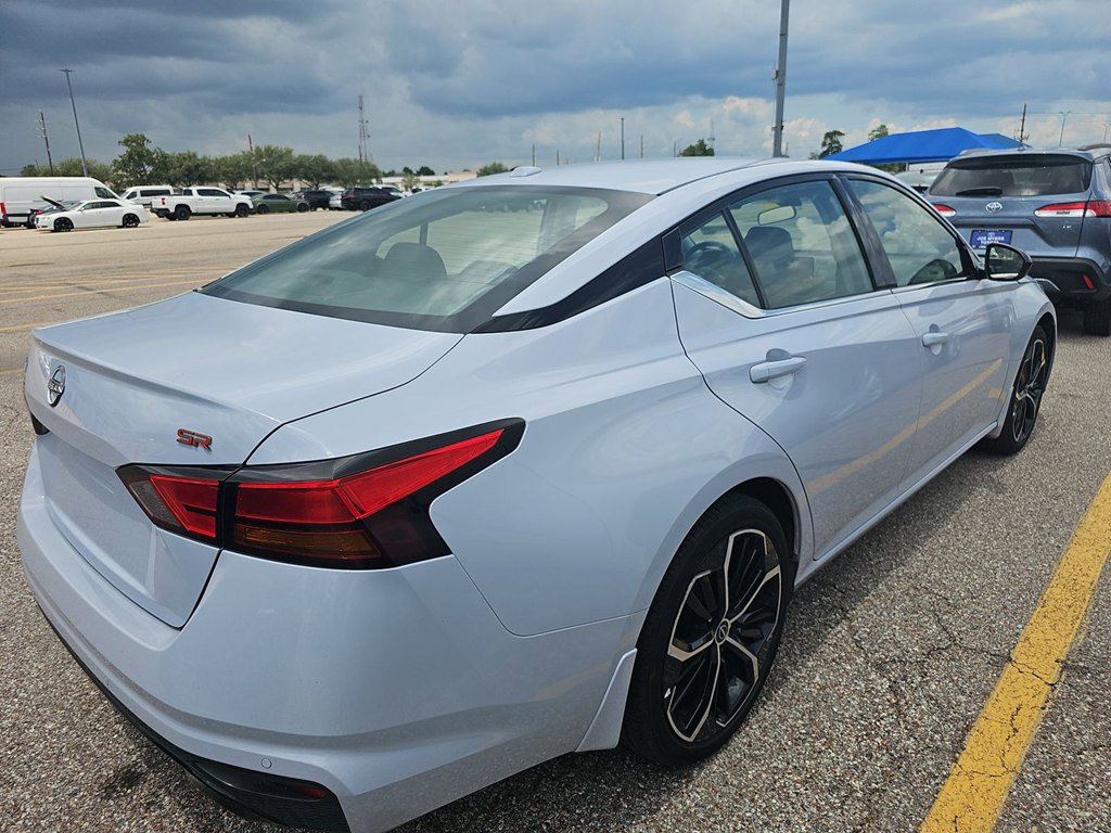 Used 2024 Nissan Altima 2.5 SR image 2
