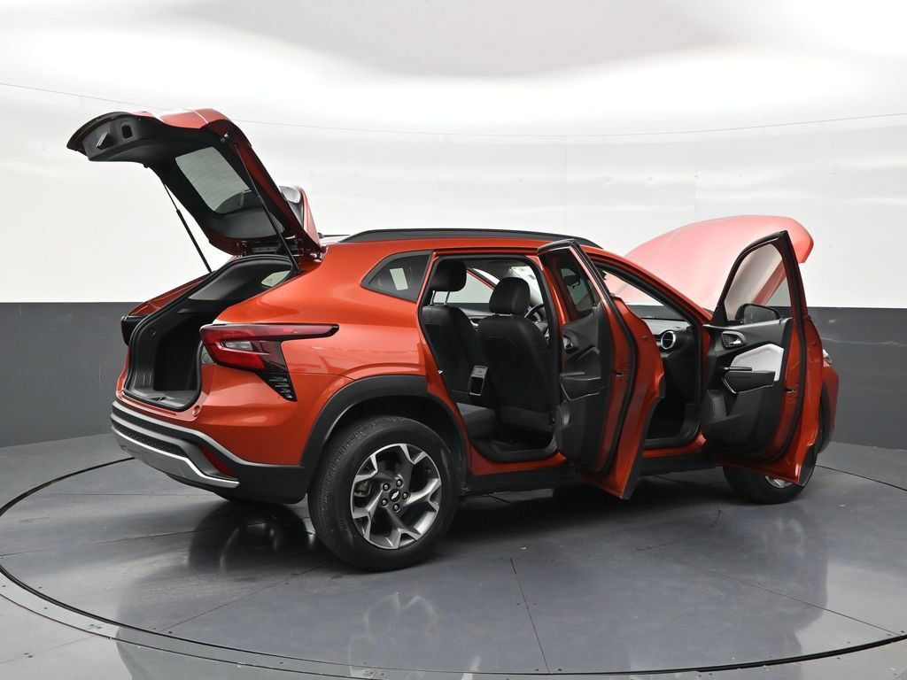 Used 2024 Chevrolet Trax LT w/ Driver Confidence Package FWD image 29
