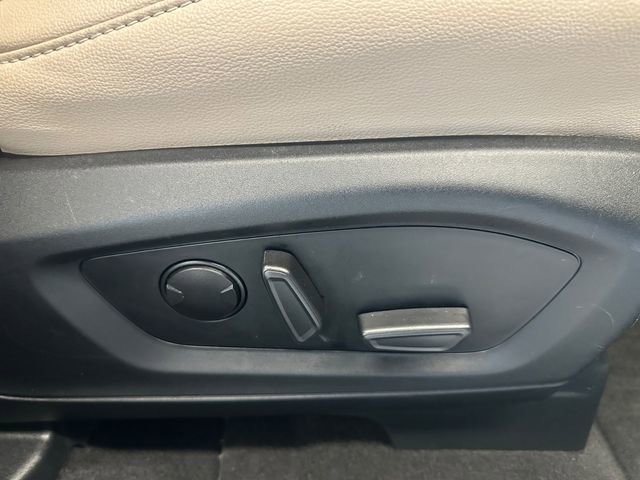 Used 2023 Ford Explorer Limited image 21