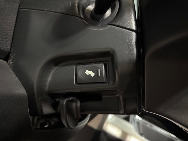 Used 2017 RAM 1500 Laramie w/ Convenience Group AWD/4WD image 8