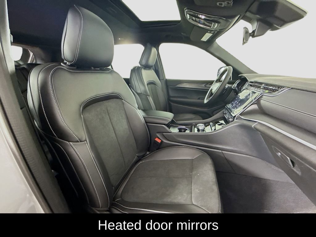 New 2025 Jeep Grand Cherokee Altitude image 14