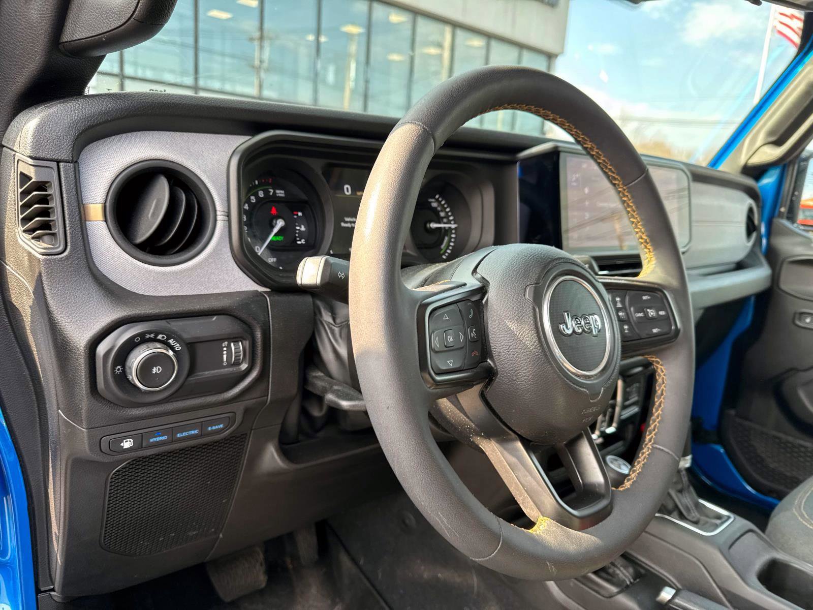 Used 2024 Jeep Wrangler Unlimited w/ Convenience Group AWD/4WD image 9