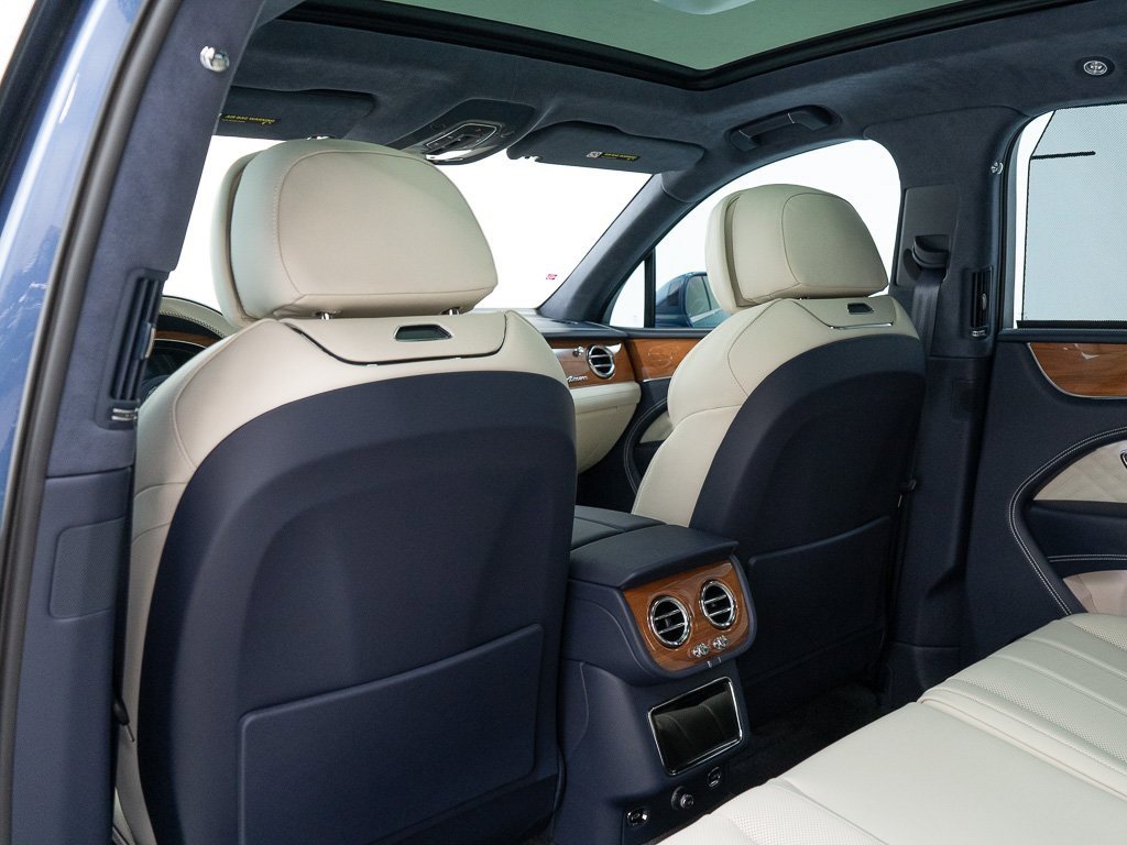 Used 2025 Bentley Bentayga image 23