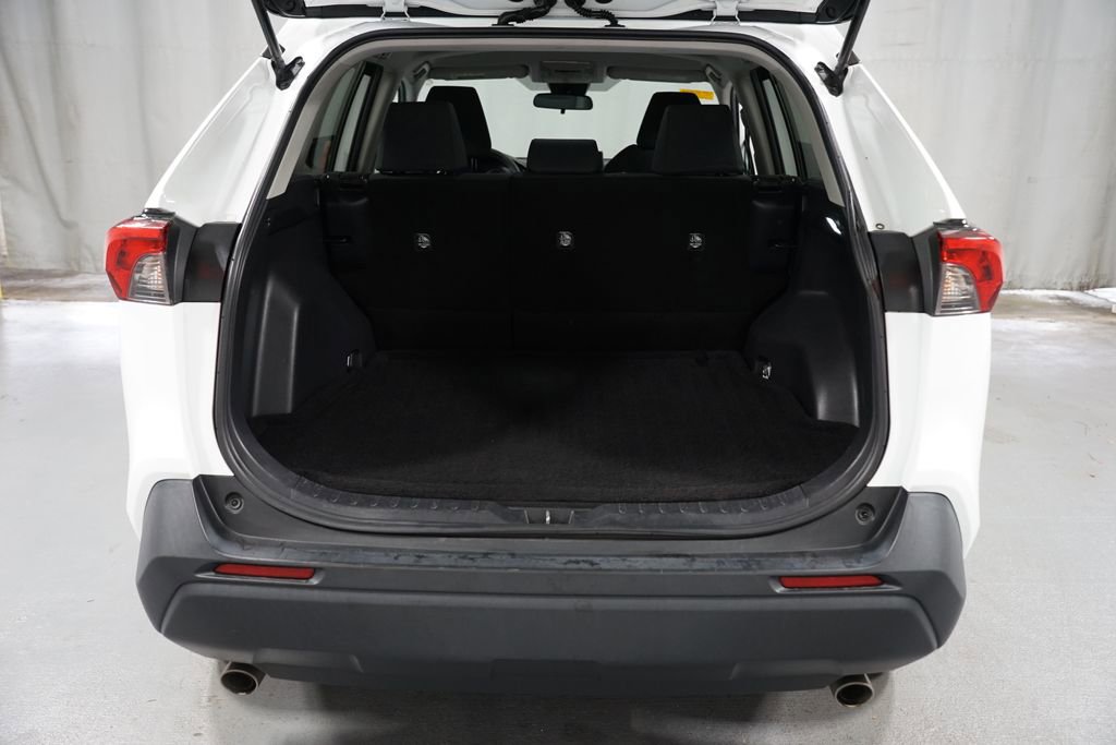 Used 2021 Toyota RAV4 LE image 31