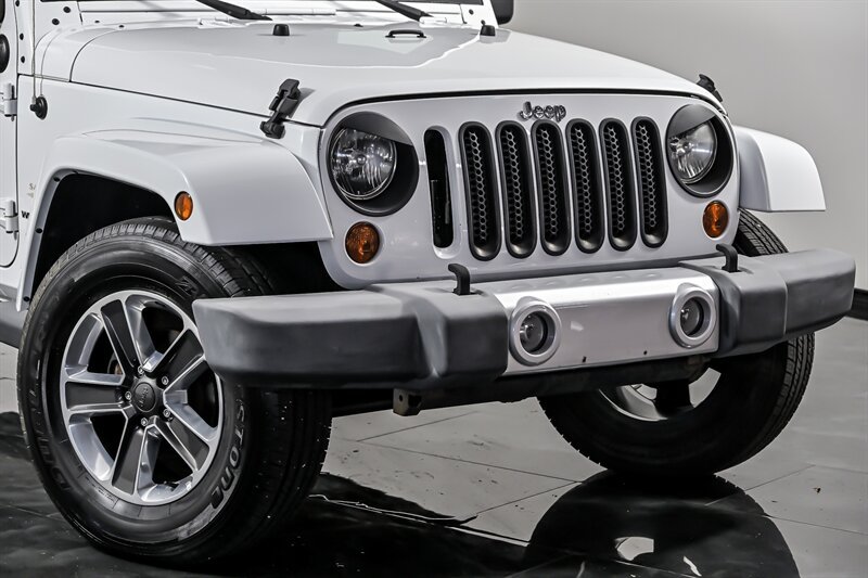 Used 2012 Jeep Wrangler Unlimited Sahara w/ Connectivity Group AWD/4WD image 2