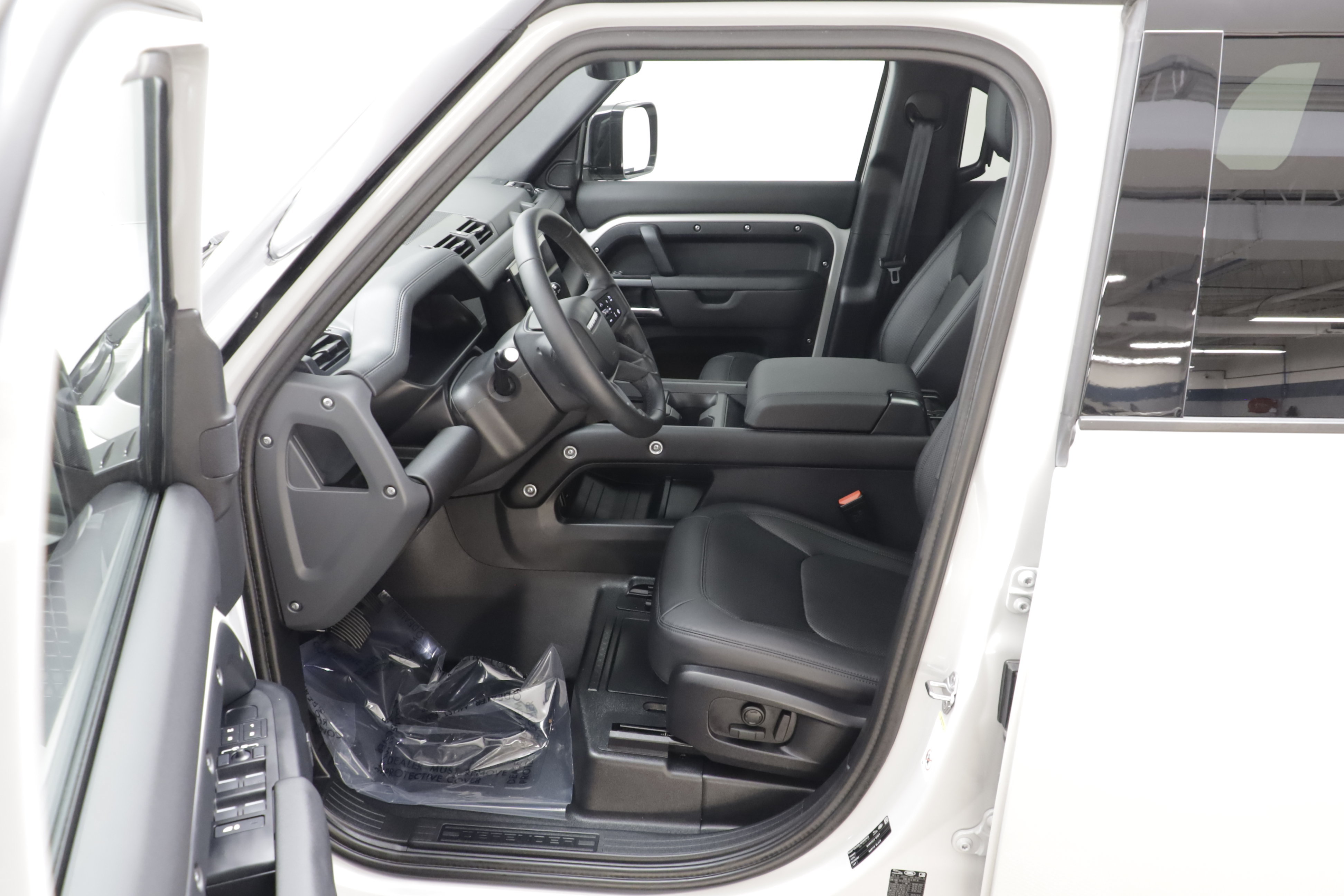 Certified 2026 Land Rover Defender 110 X-Dynamic SE AWD/4WD image 6