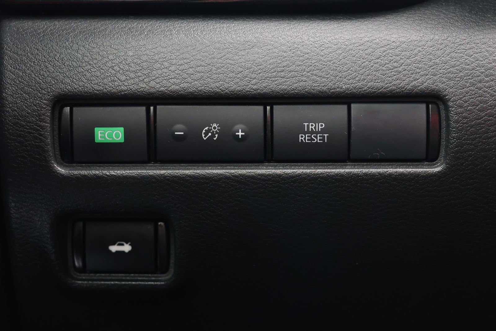 Used 2023 Nissan Sentra SR w/ Electronics Package image 23