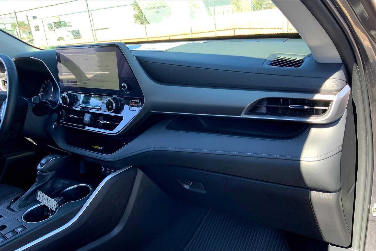 Certified 2023 Toyota Highlander XLE image 15