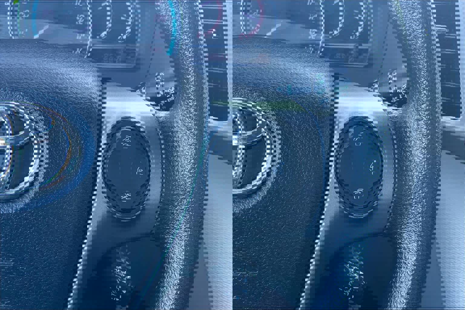 Used 2015 Toyota Venza LE AWD/4WD image 25