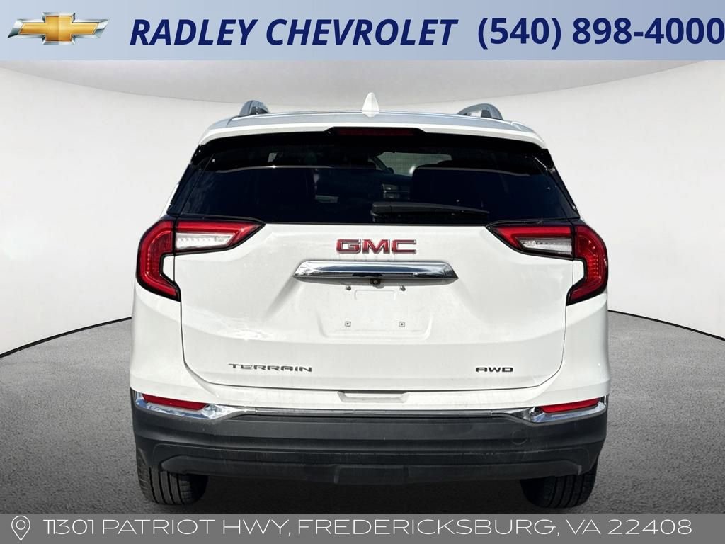 Certified 2024 GMC Terrain SLT image 3