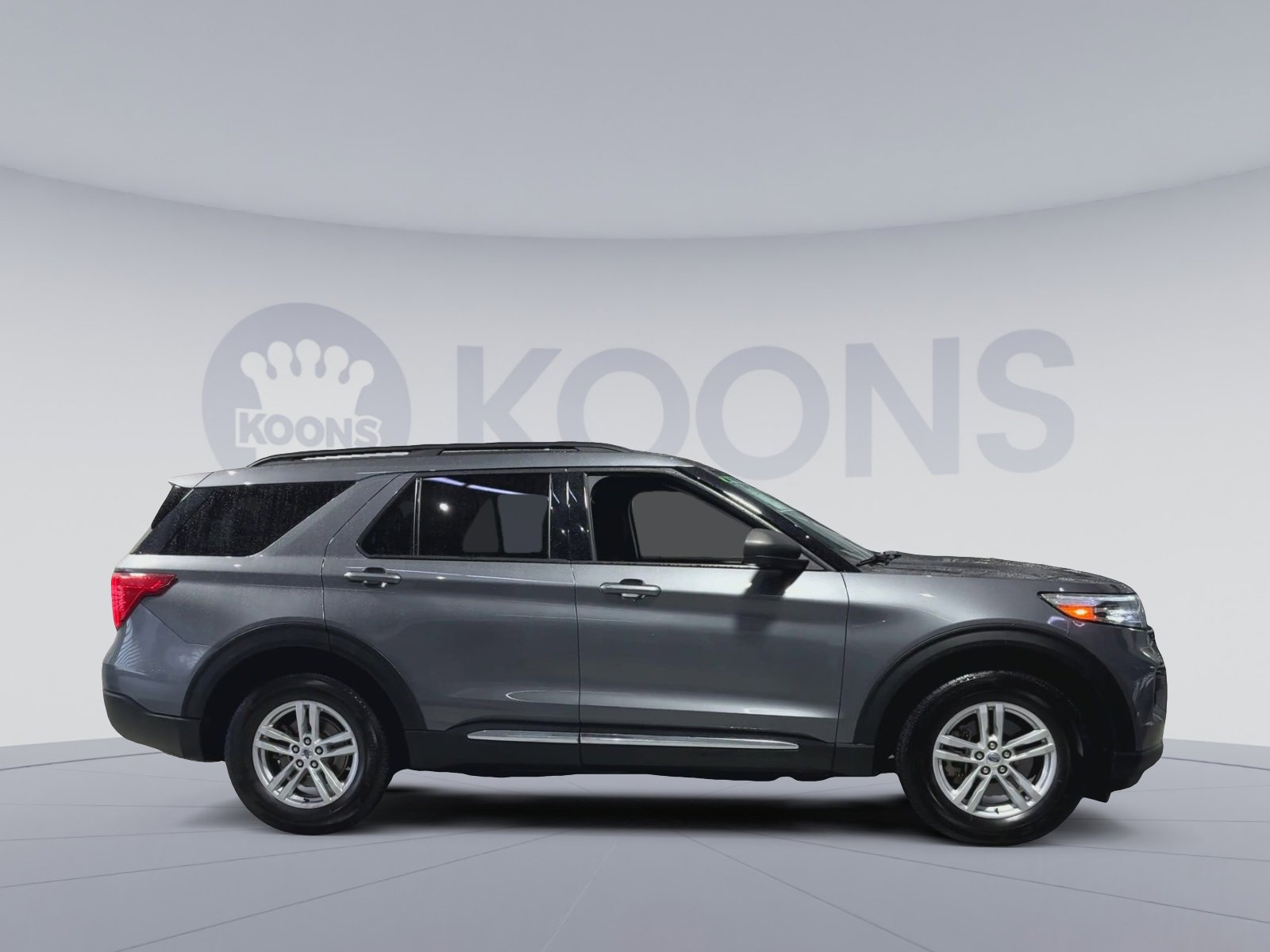 Used 2021 Ford Explorer XLT image 4