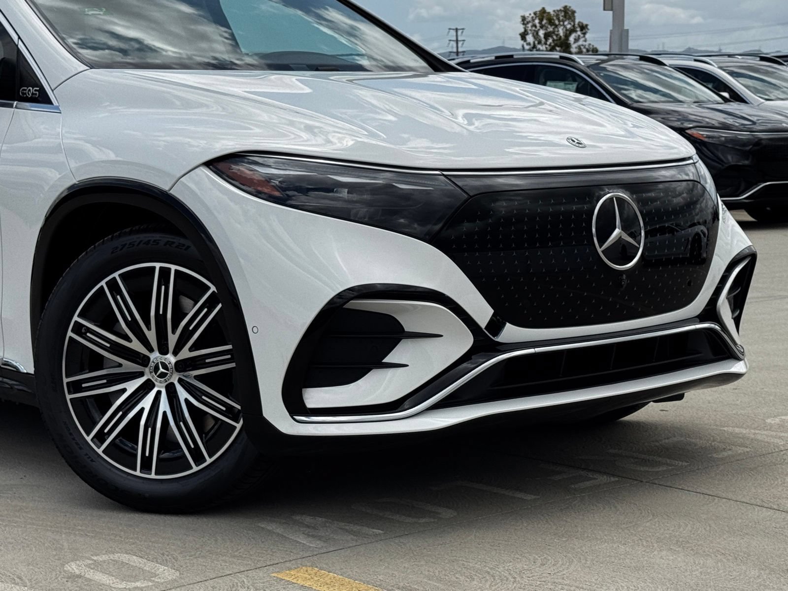 New 2026 Mercedes-Benz EQS 400 4MATIC SUV image 3