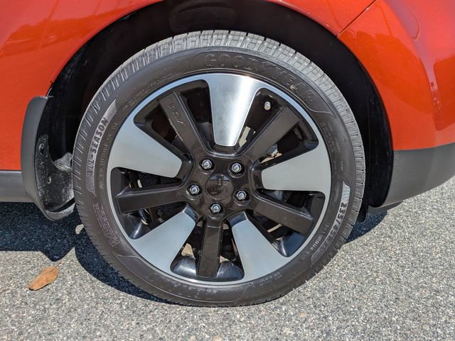 Used 2018 Kia Soul + image 11