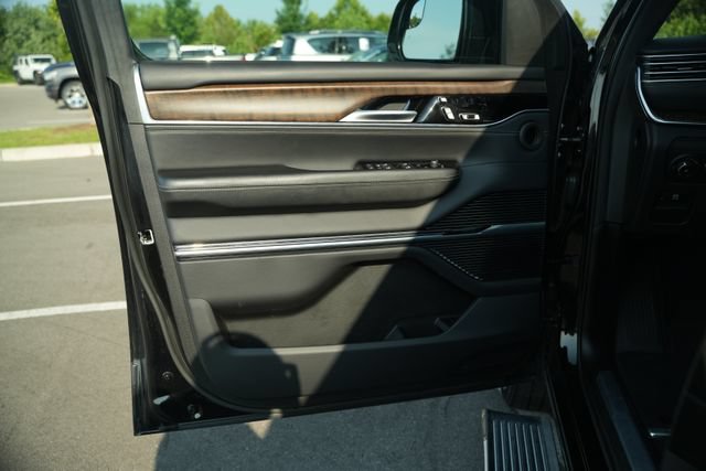Used 2023 Jeep Grand Wagoneer Series II AWD/4WD image 15